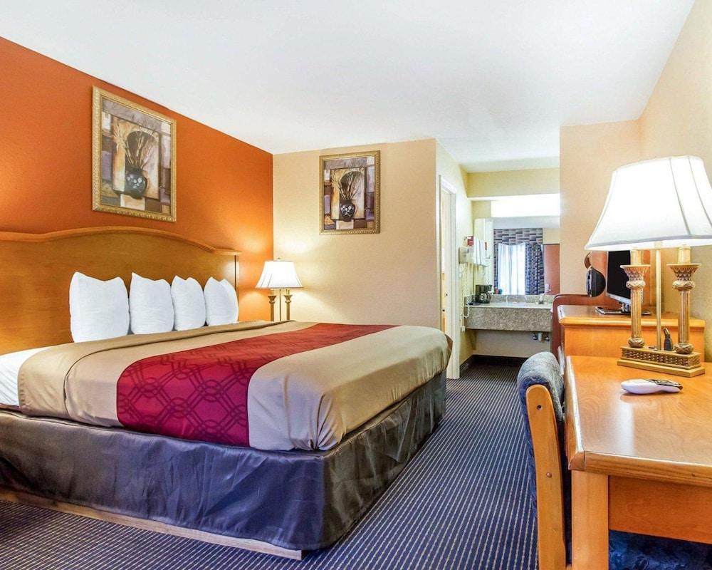 Econo Lodge Inn & Suites Evergreen Eksteriør bilde