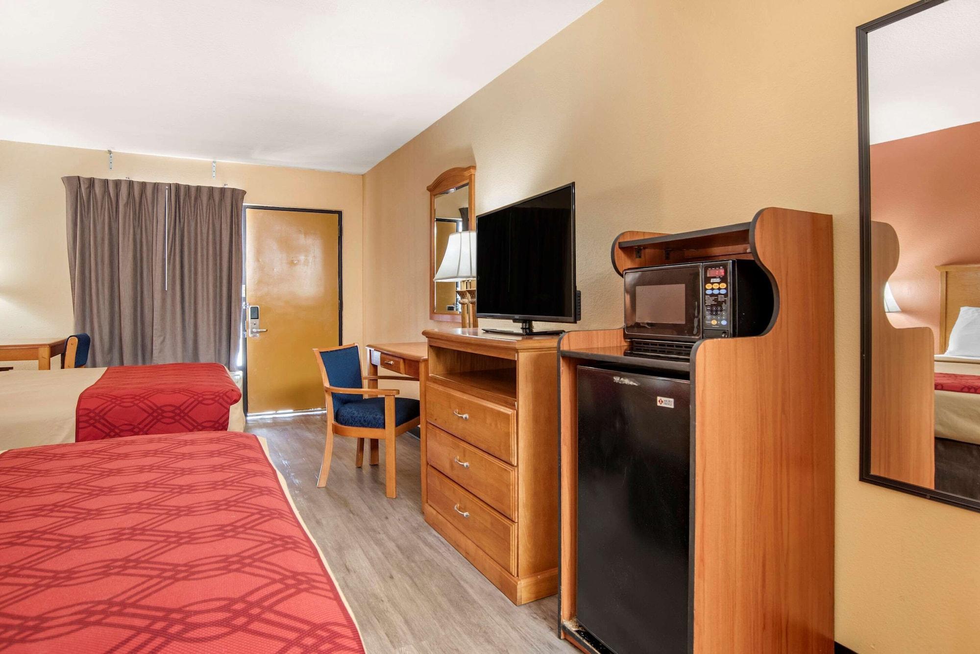 Econo Lodge Inn & Suites Evergreen Eksteriør bilde