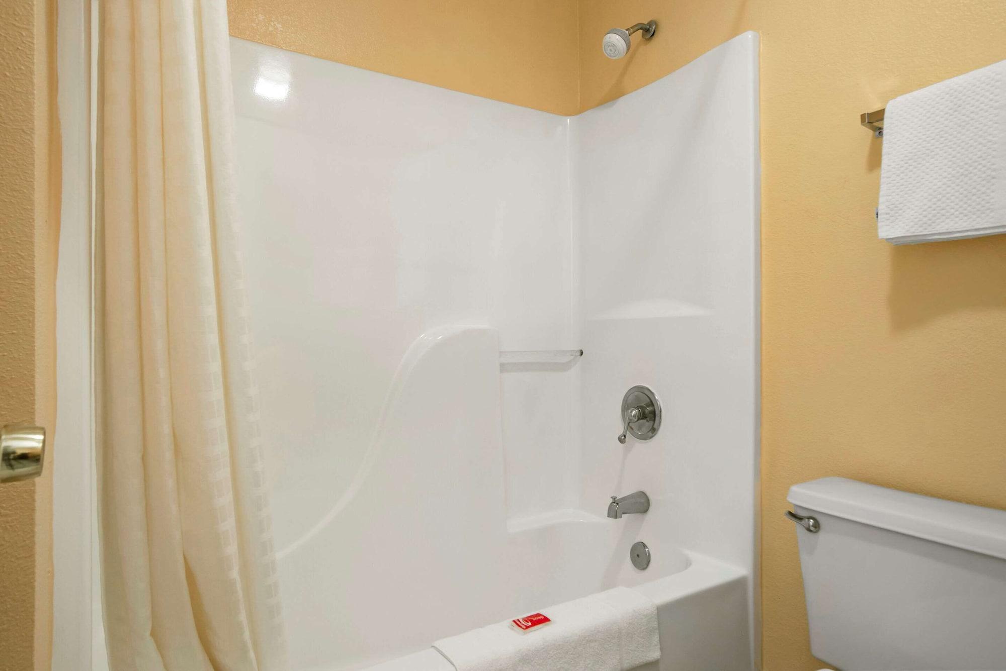 Econo Lodge Inn & Suites Evergreen Eksteriør bilde