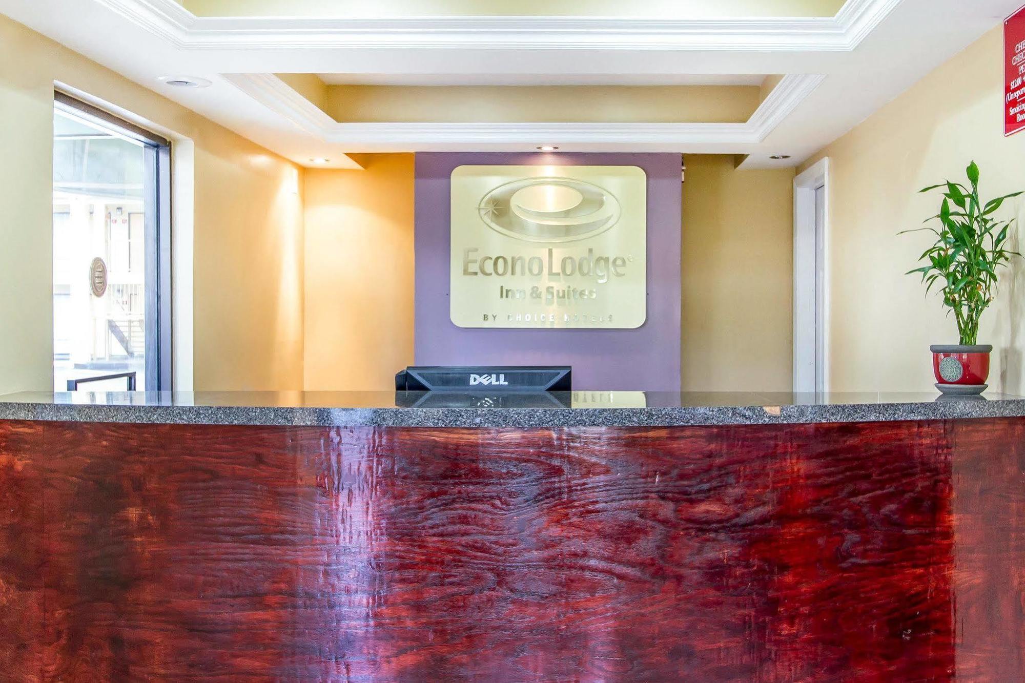 Econo Lodge Inn & Suites Evergreen Eksteriør bilde