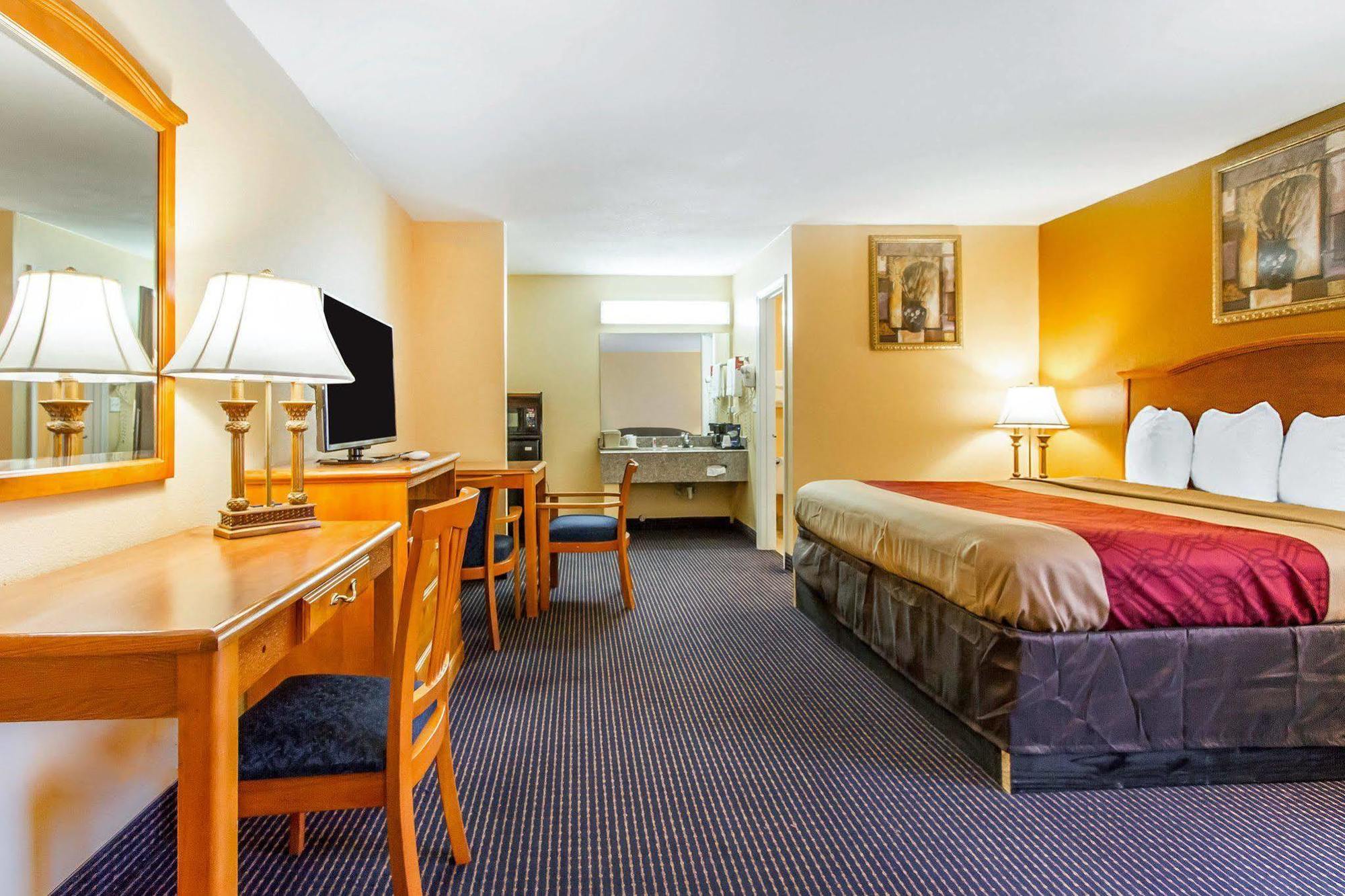 Econo Lodge Inn & Suites Evergreen Eksteriør bilde