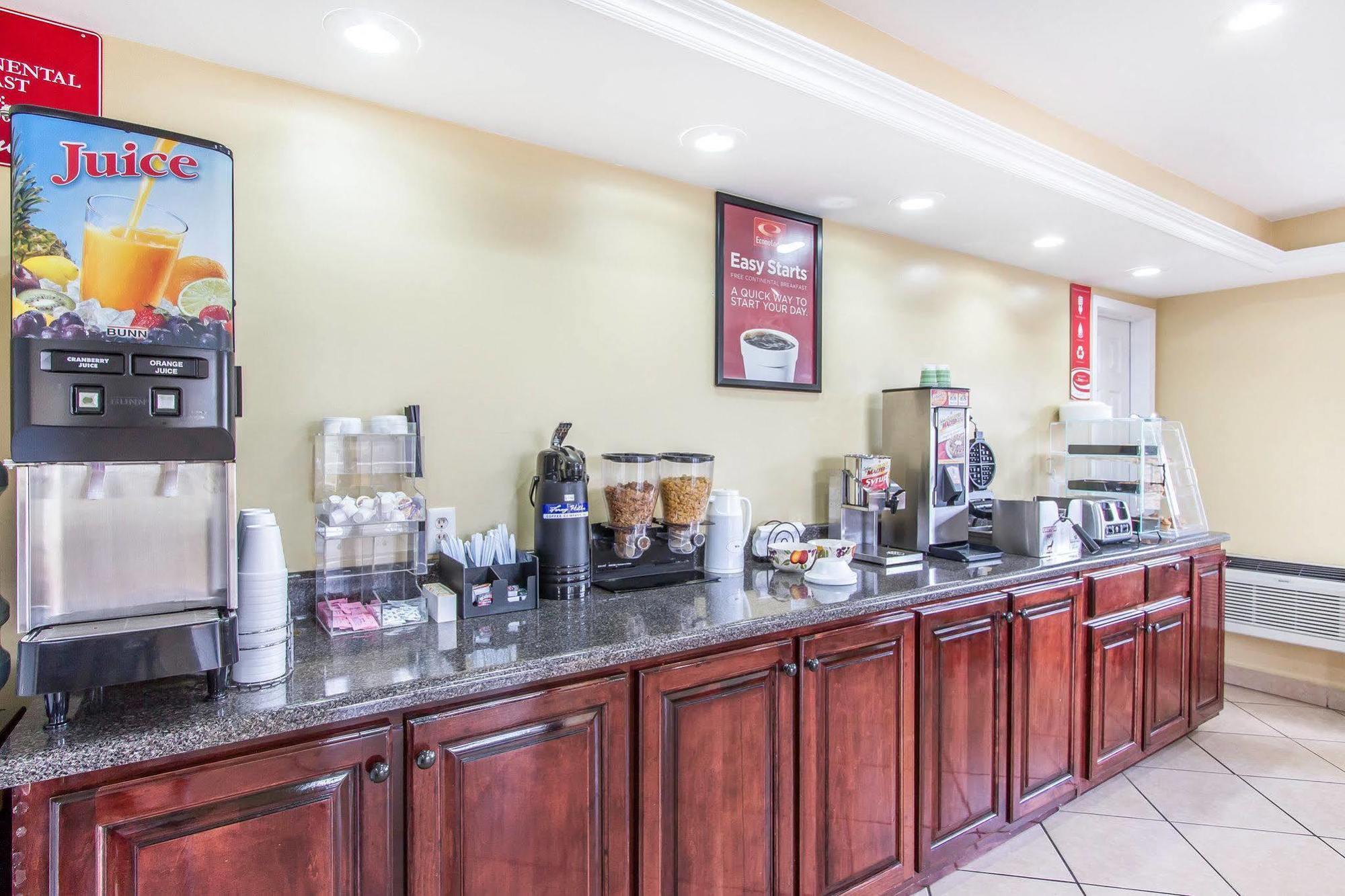 Econo Lodge Inn & Suites Evergreen Eksteriør bilde