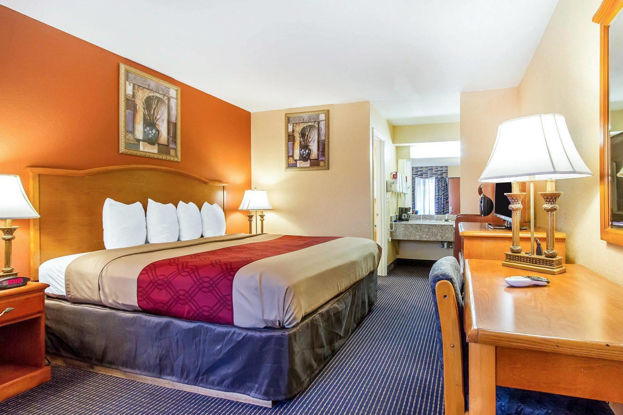 Econo Lodge Inn & Suites Evergreen Eksteriør bilde