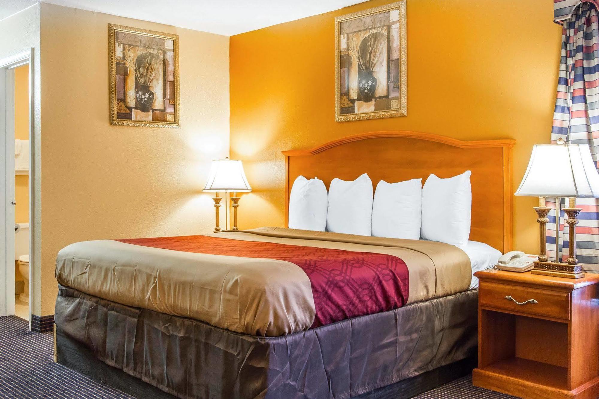 Econo Lodge Inn & Suites Evergreen Eksteriør bilde