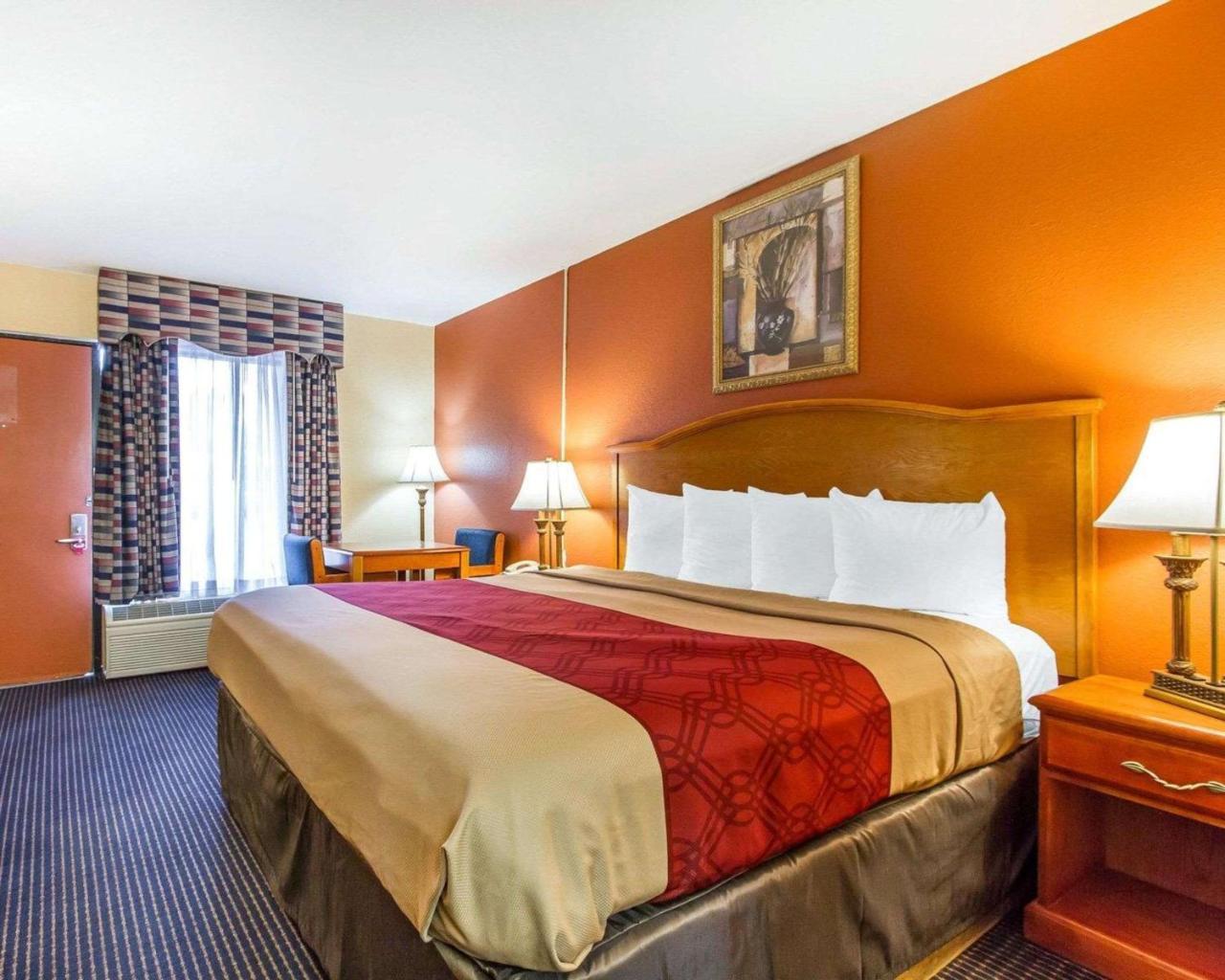Econo Lodge Inn & Suites Evergreen Eksteriør bilde