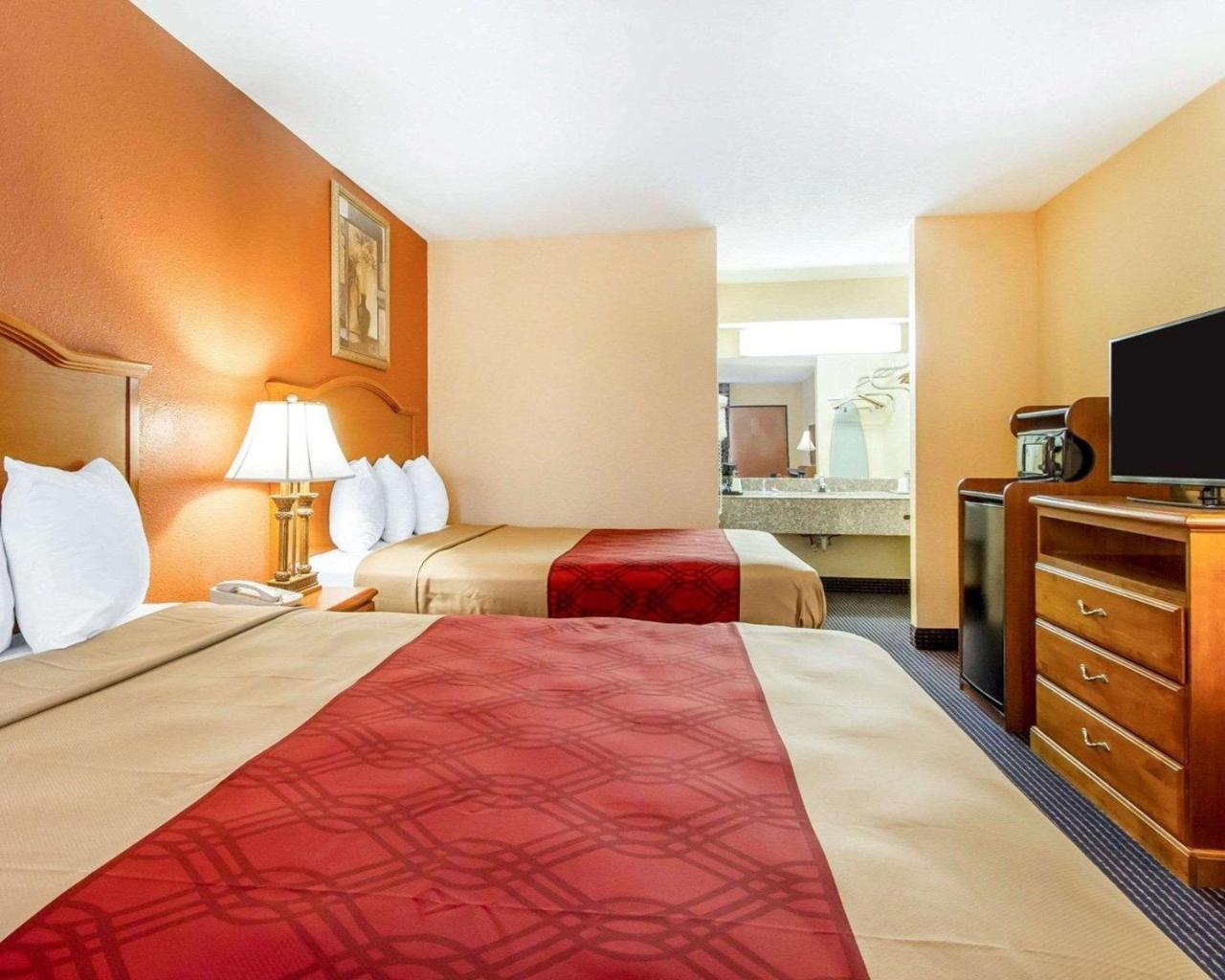 Econo Lodge Inn & Suites Evergreen Eksteriør bilde